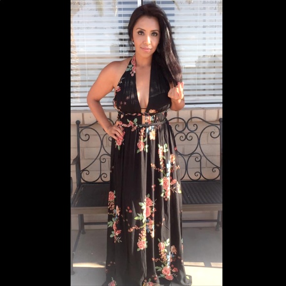 Fashion Nova Dresses & Skirts - FashionNova Halter Maxi Dress